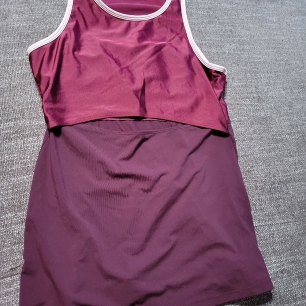Fabletics size‎ M athletic top maroon tank